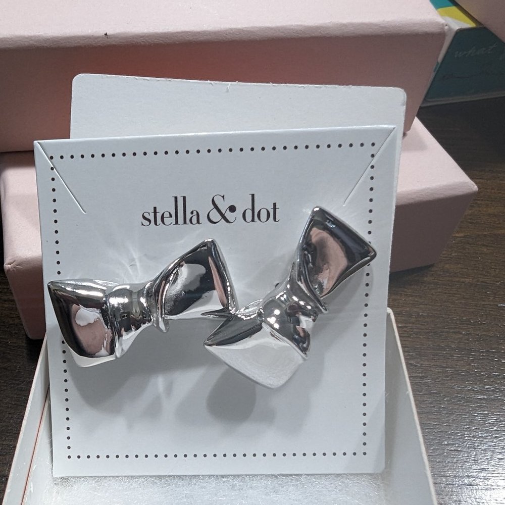Stella & Dot Bow Earring Studs